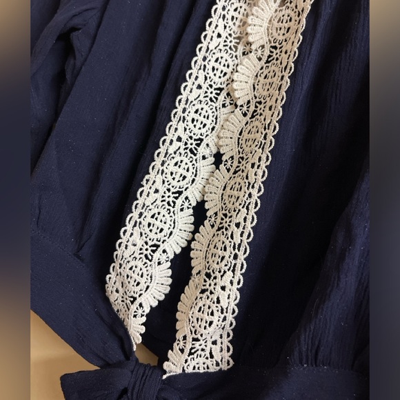 Bohemian off the shoulder Navy split back crop top w/ bow & lace detail SM/MD - Picture 2 of 6